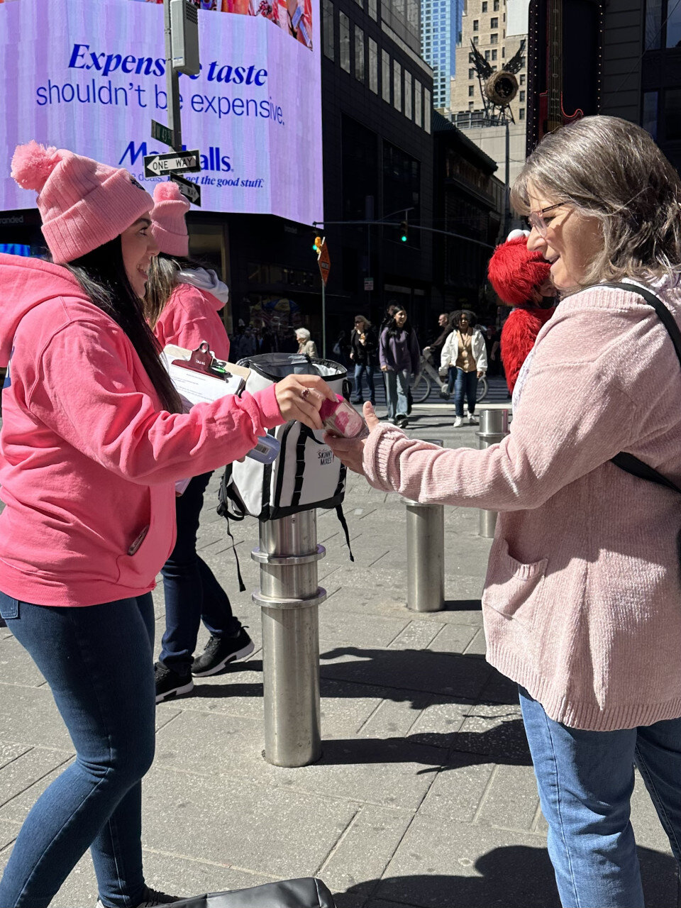 Skinny Mixes - NYC Street Sampling Blitz street team activation, photo 7 of 8